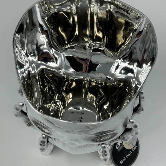 Halloween Skeleton Skull In Hands Candy Planter Bowl Silver Color NWT 5” X 7.5” - Picture 6 of 16